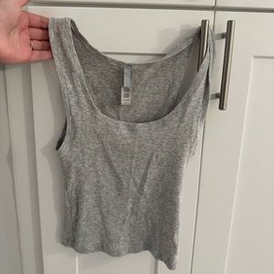 skims grey tank